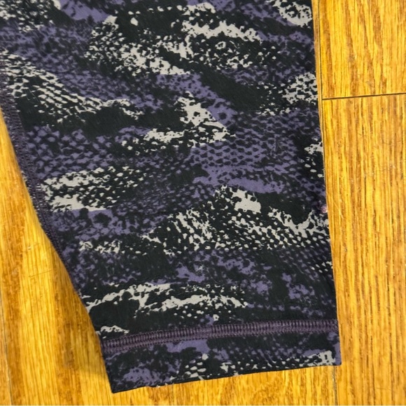 Lululemon Athletica Black Purple Patterned Leggings Womens Size 6 - Picture 6 of 6